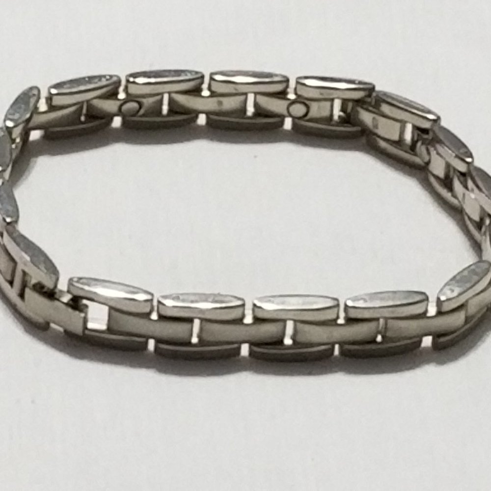 Hole In One Magnetic Bracelet